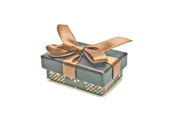 Tek kahverengi hediye kutusu — Stok fotoğraf