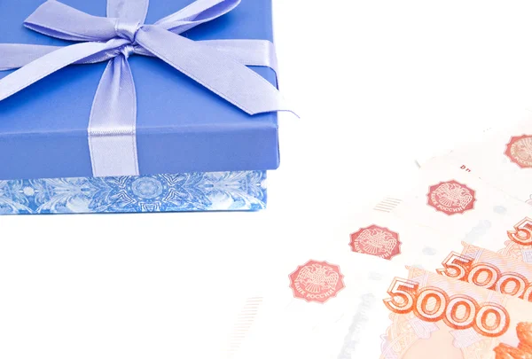 Blauw luxe-geschenketui en bankbiljetten — Stockfoto