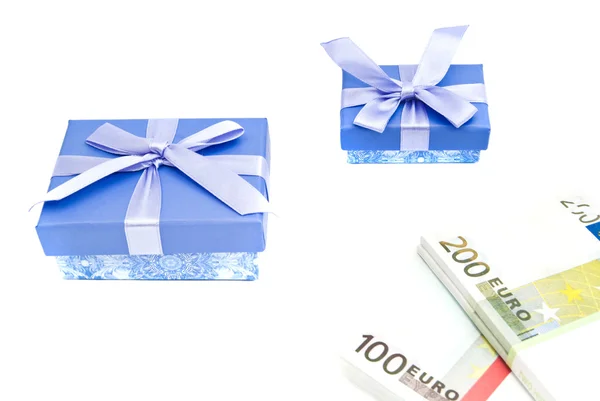 Dwa niebieskie, pudełka i banknoty — Zdjęcie stockowe