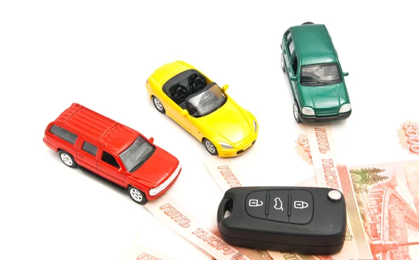 Trzy samochody, klucze i rosyjski banknotów — Zdjęcie stockowe