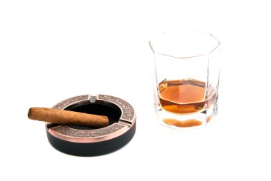 puro metal kül tablası ve konyak