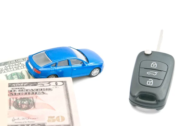 美元纸币、蓝色汽车和黑色汽车钥匙 — 图库照片