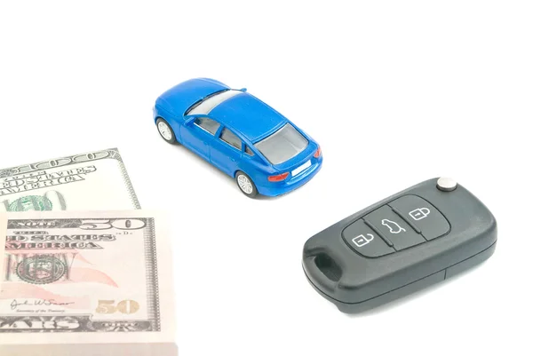 Blaues Auto, Autoschlüssel und Dollarnoten — Stockfoto