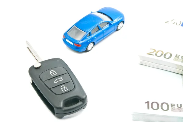 Carro azul, notas de euro e chaves do carro — Fotografia de Stock