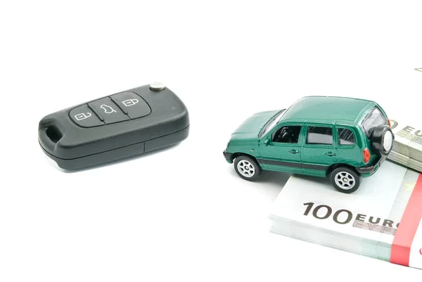 Carro verde, chaves do carro e notas de euro — Fotografia de Stock