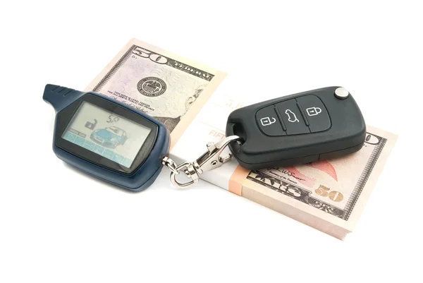 Billetes de cincuenta dólares y llaves del coche en blanco — Foto de Stock