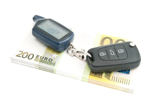 200 евро купюры и ключи от машины на белом Лицензионные Стоковые Фото