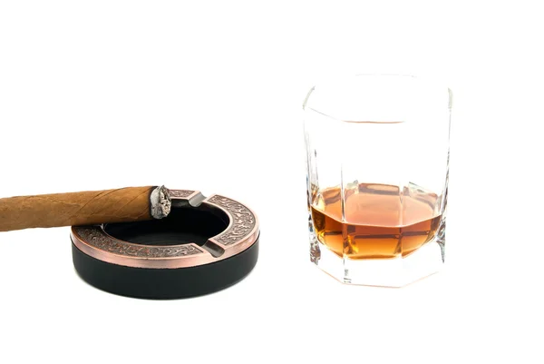 Cigar in ashtray and whiskey — Stock Photo, Image