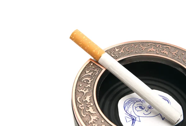 Portrait of child and cigarette in ashtray — Stock Photo, Image