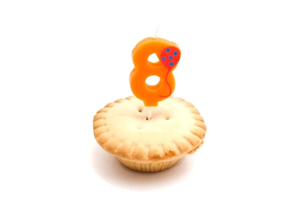 Cupcake con vela de cumpleaños de ocho años en blanco — Foto de Stock