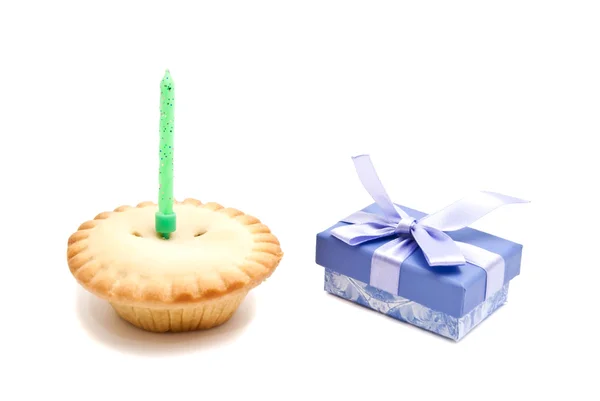 Cupcake with green birthday candle and gift on white — Stock Photo, Image