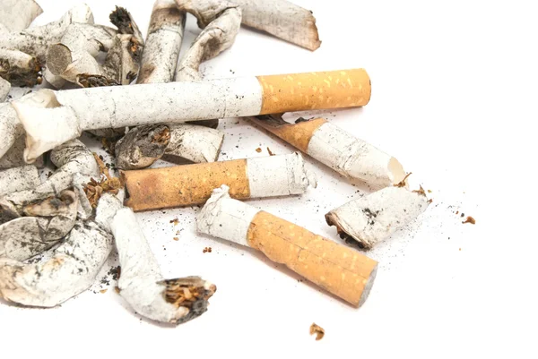 Montón de colillas de cigarrillos diferentes — Foto de Stock