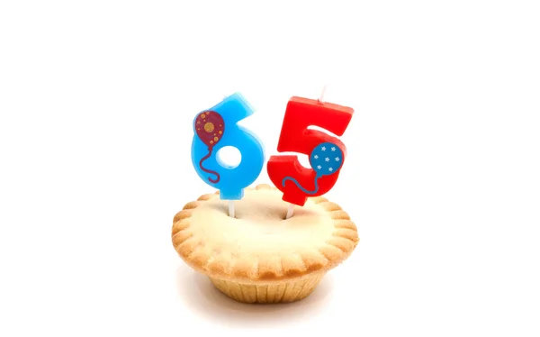 Cupcake met vijfenzestig jaar verjaardag kaars — Stockfoto