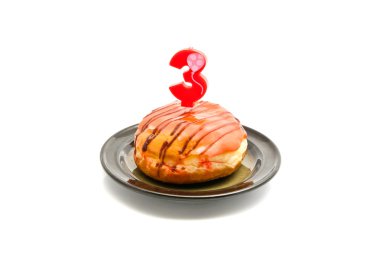 çörek ile üç yıl Doğum günü mumu 