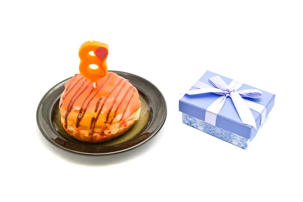 Donut with eight years birthday candle and gift on white — Stock Photo, Image