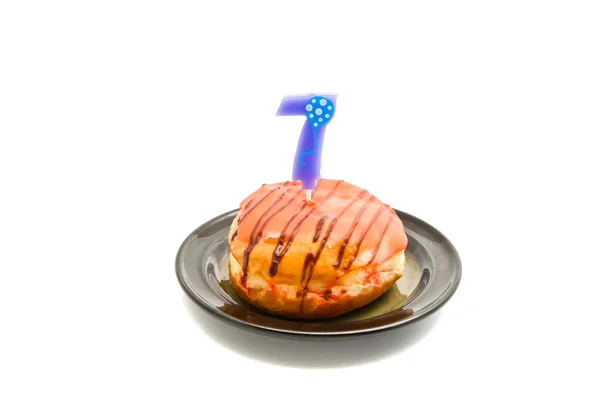 Donut com vela de aniversário de sete anos — Fotografia de Stock