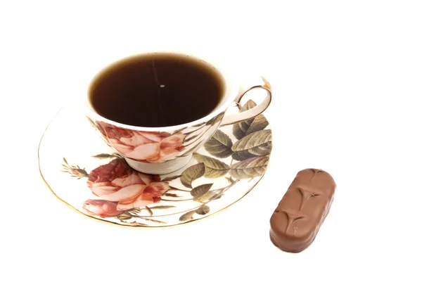 紅茶とチョコレートのマグカップ — ストック写真