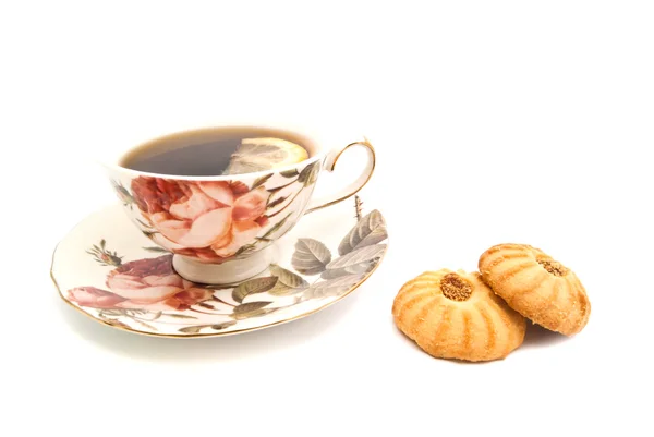 Caneca de chá com limão e biscoitos — Fotografia de Stock