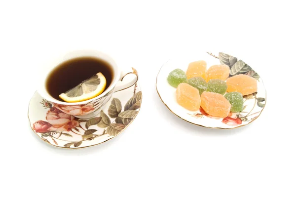 レモンとフルーツのお菓子とお茶のカップ — ストック写真