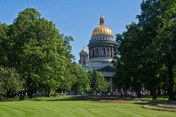 Catedral de São Isaac em São Petersburgo no verão — Fotografia de Stock