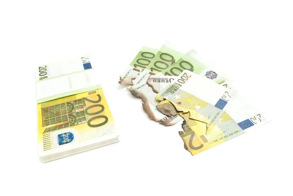 Spálené účty a eura na bílém — Stock fotografie