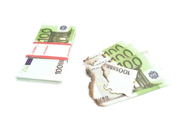 Gebrande bankbiljetten en euro op wit — Stockfoto
