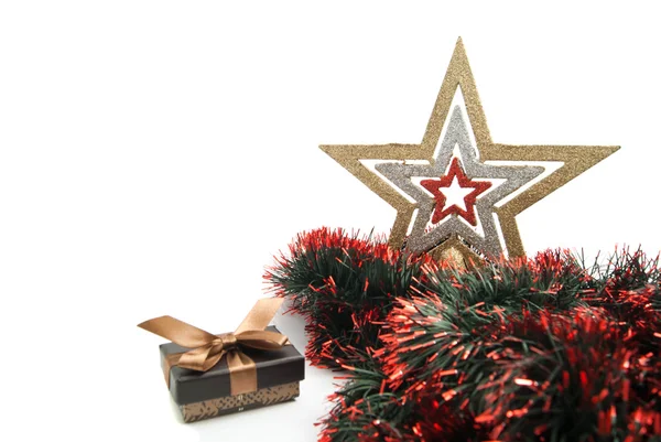 Caixa de presente, estrela e ouropel — Fotografia de Stock