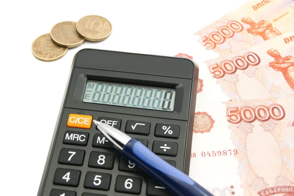 Notas de rublos, calculadora e caneta azul — Fotografia de Stock