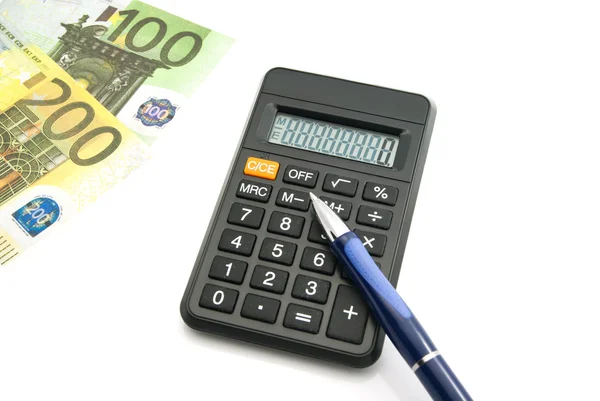 Notas de euro, calculadora e caneta — Fotografia de Stock