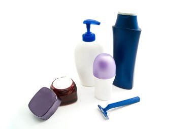 şampuan, tıraş bıçağı, krem ve deodorant