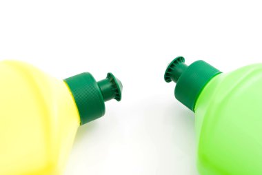 deterjan iki farklı şişe