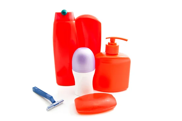 Navalha azul, desodorizante e outros produtos de higiene pessoal — Fotografia de Stock