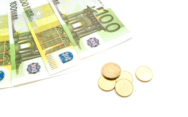 Euro-munten en bankbiljetten op wit — Stockfoto