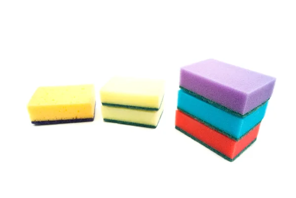 Esponjas coloridas em branco — Fotografia de Stock