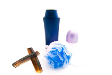 deodorant, tarak ve şampuan