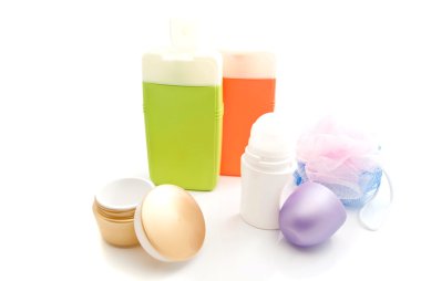şampuan, deodorant ve diğer tuvalet