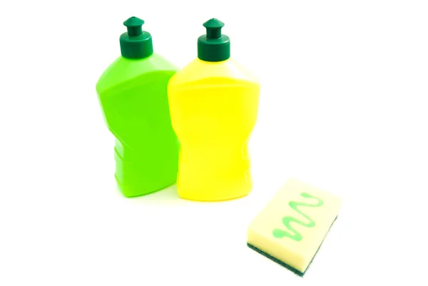 Esponja amarela e garrafas — Fotografia de Stock