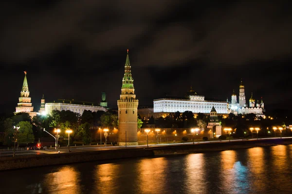 Centrum Moskwy nad rzeką — Zdjęcie stockowe