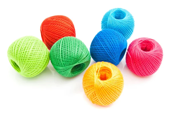 Багато барвистих кульок нитки — стокове фото