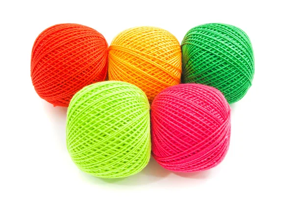 П'ять барвистих кульок нитки — стокове фото