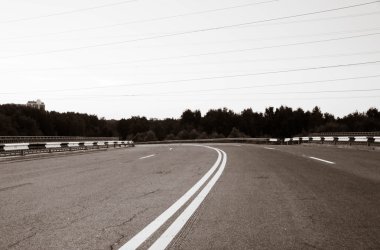 yol boyunca gün siyah ve beyaz