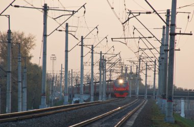 Trenler gün boyunca pistlerde hareketi