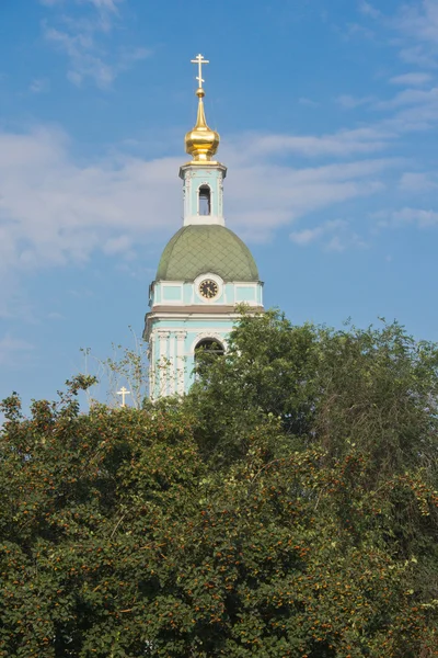 Old chapel amongst the trees during the day — Stock Photo, Image