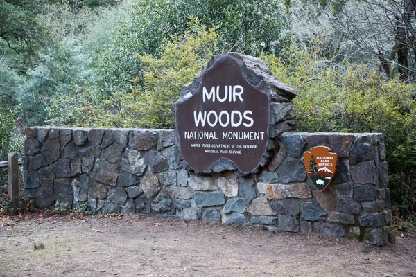 Muir Вудської знаком обслуговування Національний парк — стокове фото