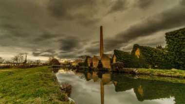Fabrika nehir yağmur bulutları timelapse