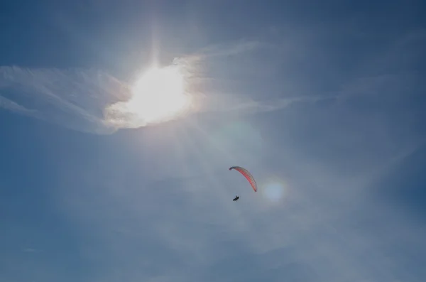 Paragliders with sun rays — Stock Photo, Image