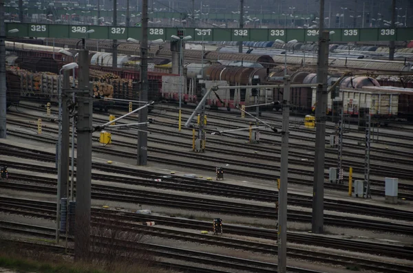 Veel rails op het station in Wenen — Stockfoto