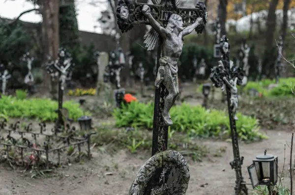 Graves in old cemetery — Stock Photo, Image