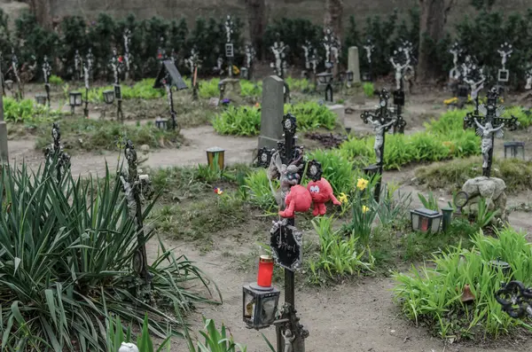 Tumba divertida en el cementerio — Foto de Stock