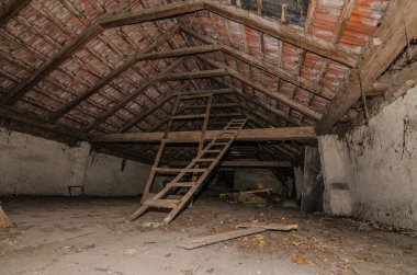Eski tavan arasında boşluk
